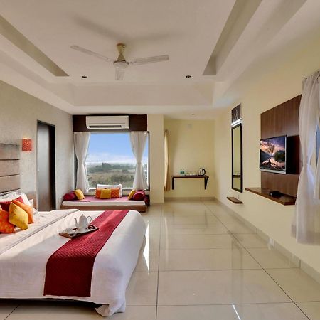 Goverdhan Greens Resort Dwarka L Hotels In Dwarka Esterno foto