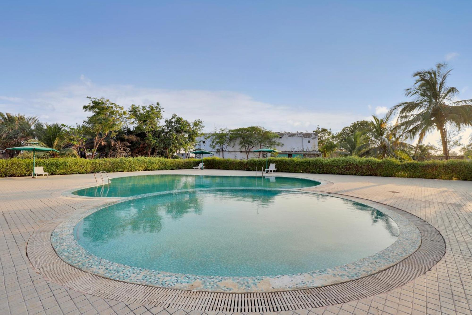 Goverdhan Greens Resort Dwarka L Hotels In Dwarka Esterno foto