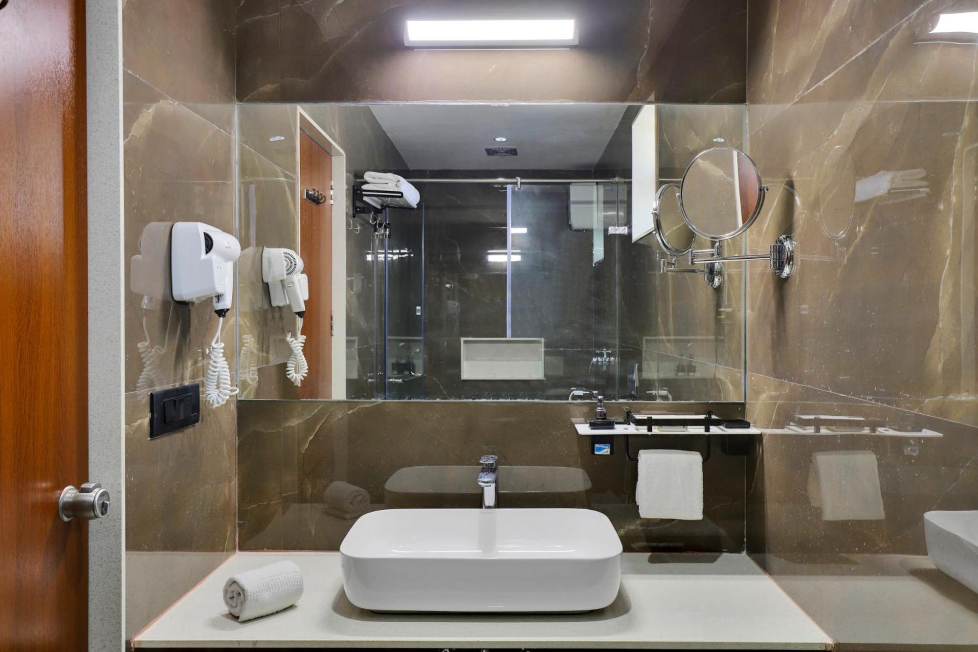 Goverdhan Greens Resort Dwarka L Hotels In Dwarka Esterno foto