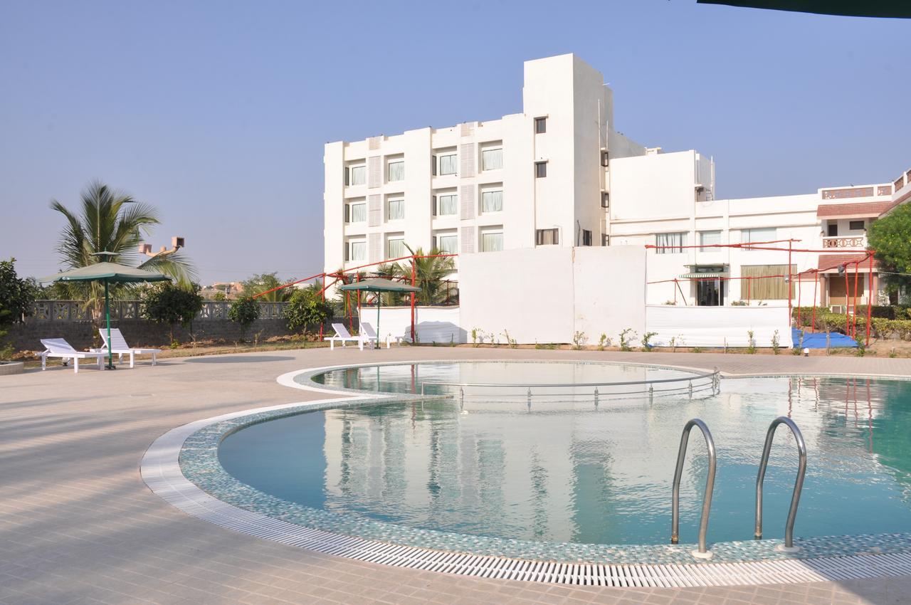 Goverdhan Greens Resort Dwarka L Hotels In Dwarka Esterno foto