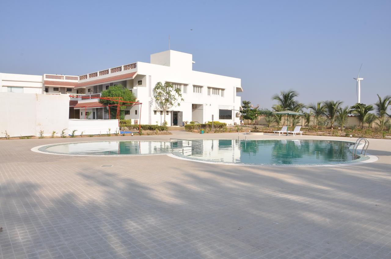 Goverdhan Greens Resort Dwarka L Hotels In Dwarka Esterno foto