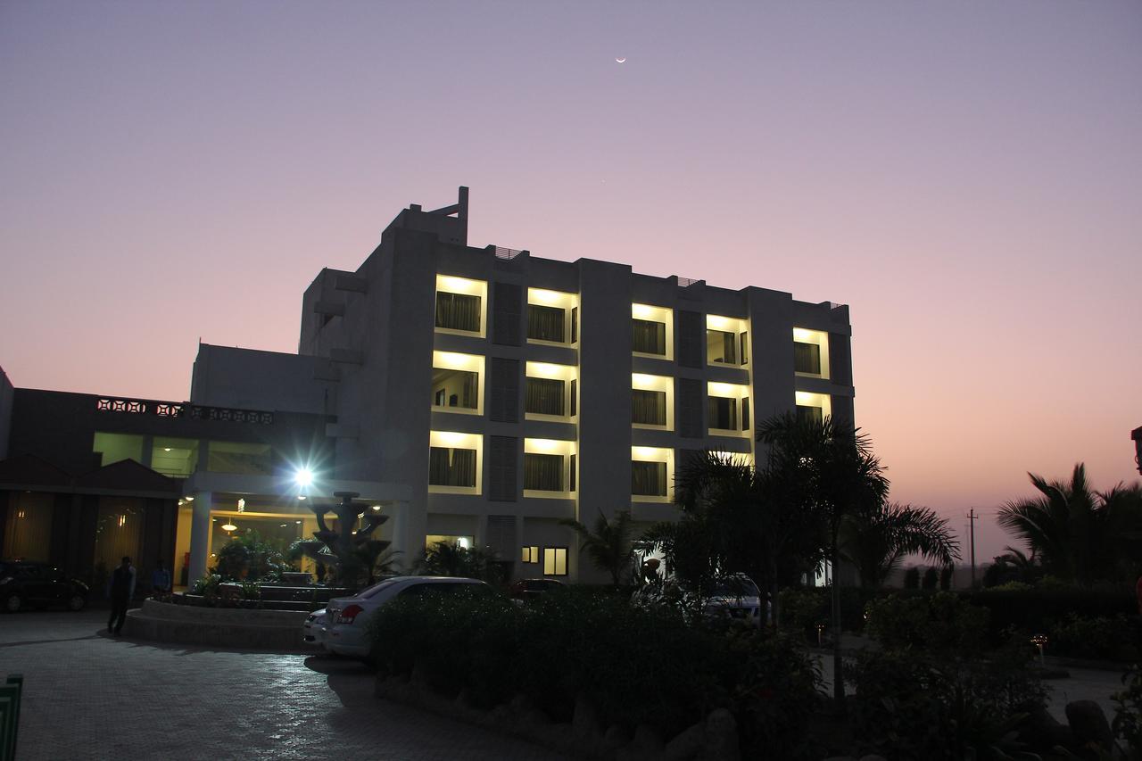 Goverdhan Greens Resort Dwarka L Hotels In Dwarka Esterno foto
