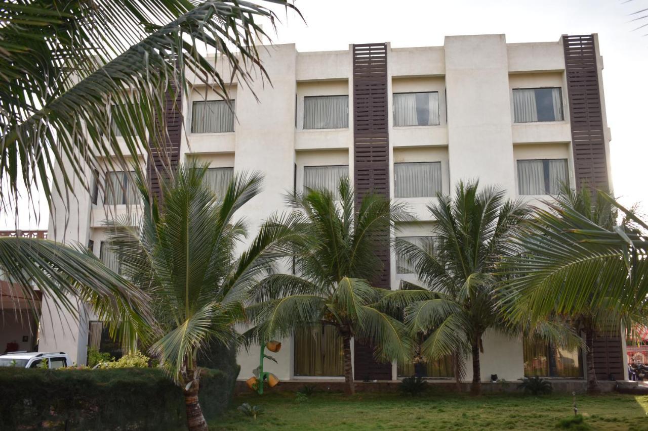 Goverdhan Greens Resort Dwarka L Hotels In Dwarka Esterno foto