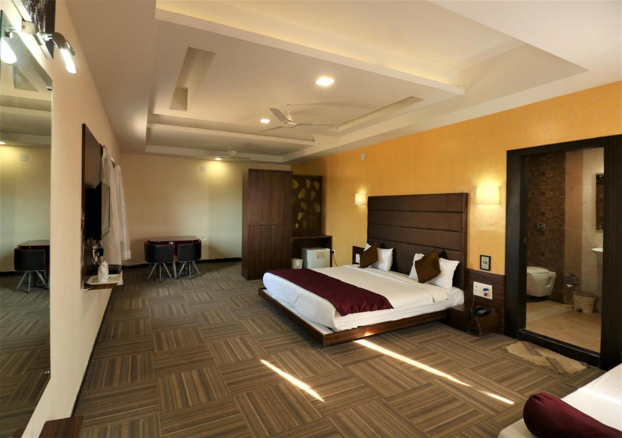 Goverdhan Greens Resort Dwarka L Hotels In Dwarka Esterno foto