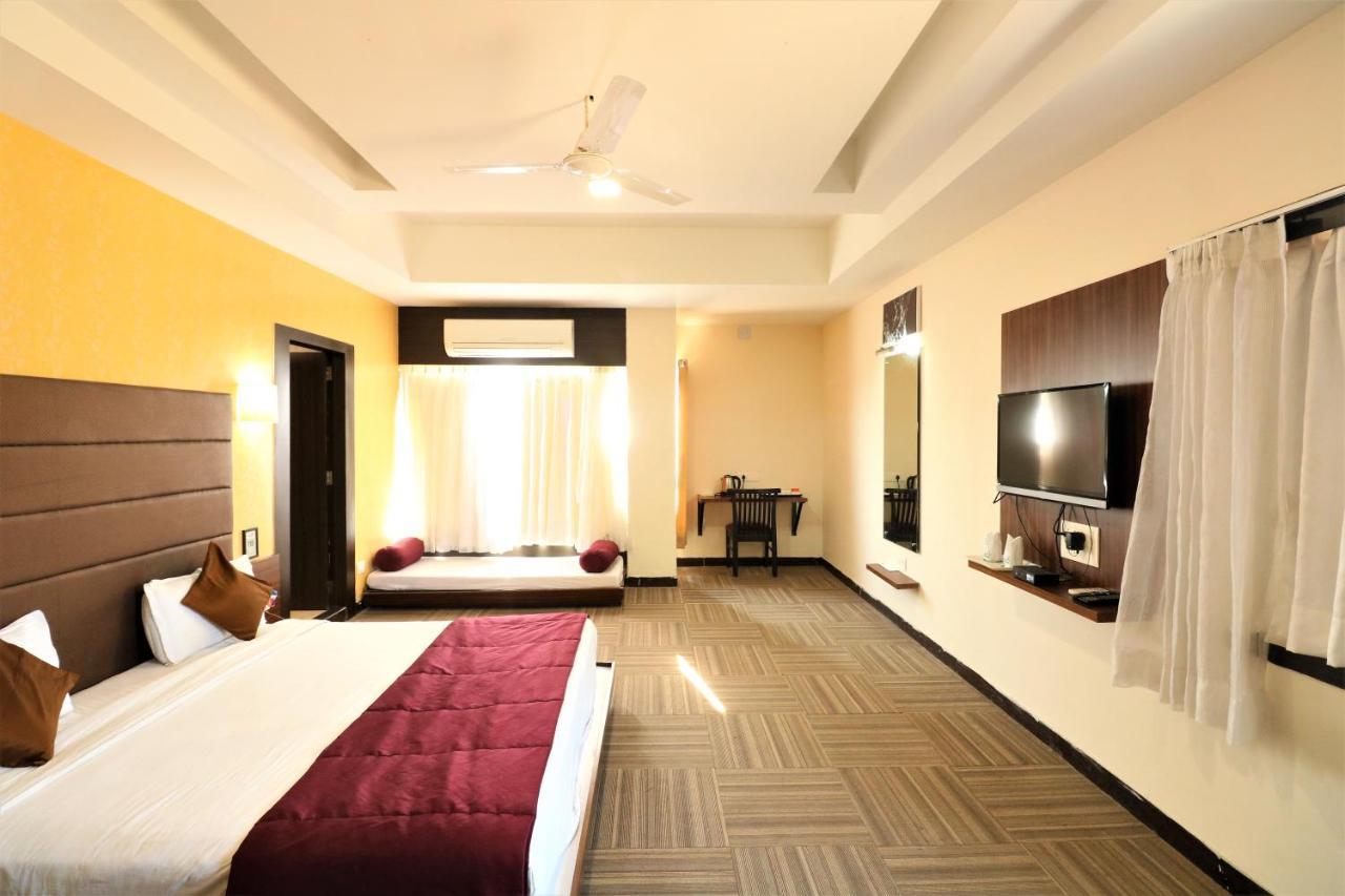 Goverdhan Greens Resort Dwarka L Hotels In Dwarka Esterno foto